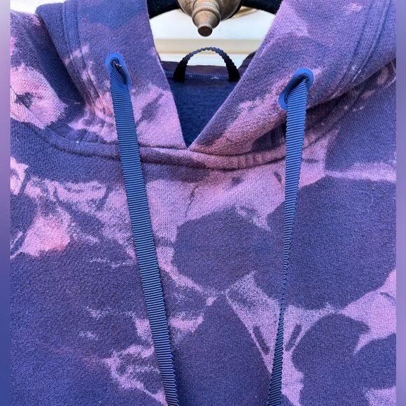 Lululemon purple/maroon tie-dye hooded long-sleeved sweater, drawstring, size 4 - Picture 6 of 14